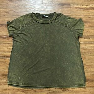 NWOT Green Zenana T-shirt Size S/M
